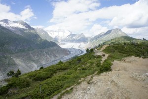 Der Gratweg, hoch über dem Aletschgletscher